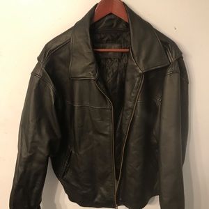 St. John’s bay men leather jacket, large